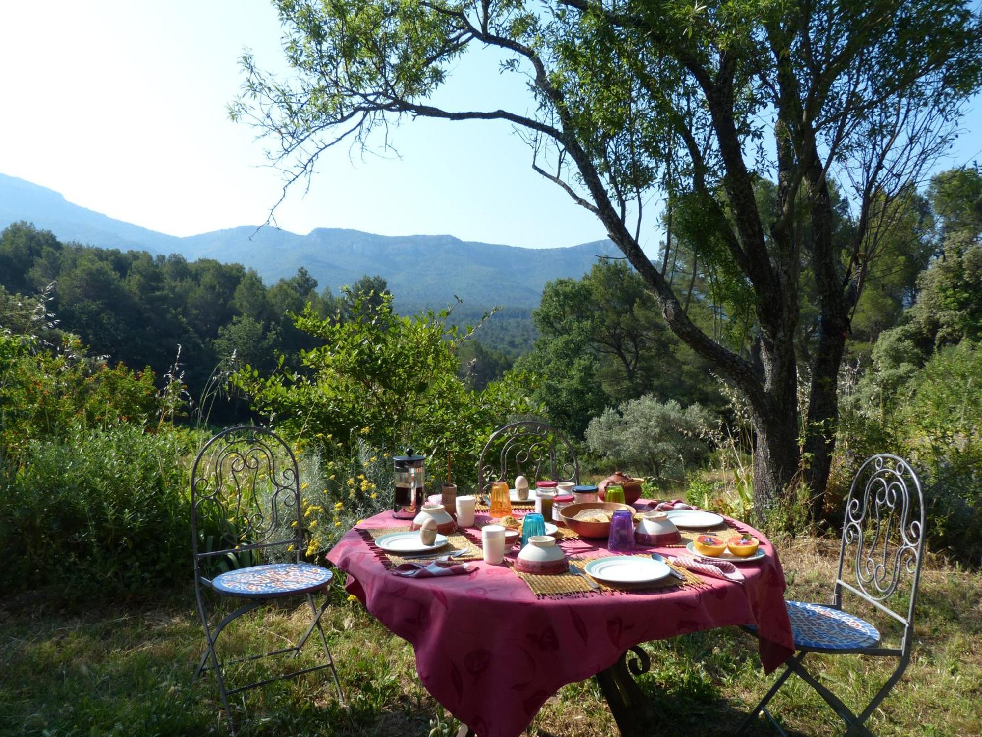 Le Deffend Vieux Bed & Breakfast Trets Exterior photo